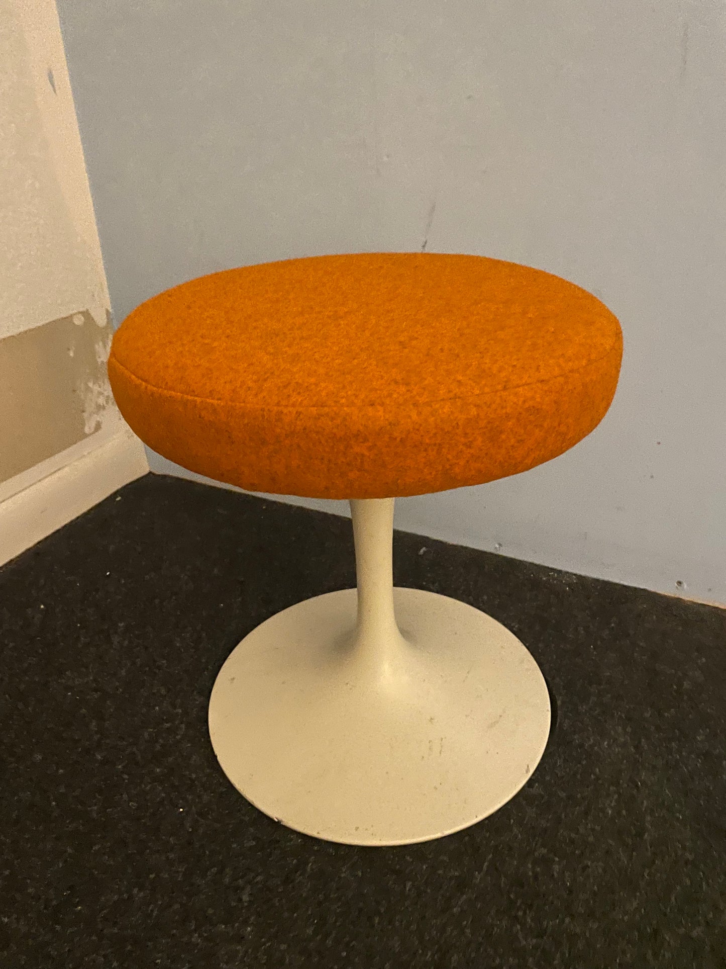Saarinen Tulip Stool