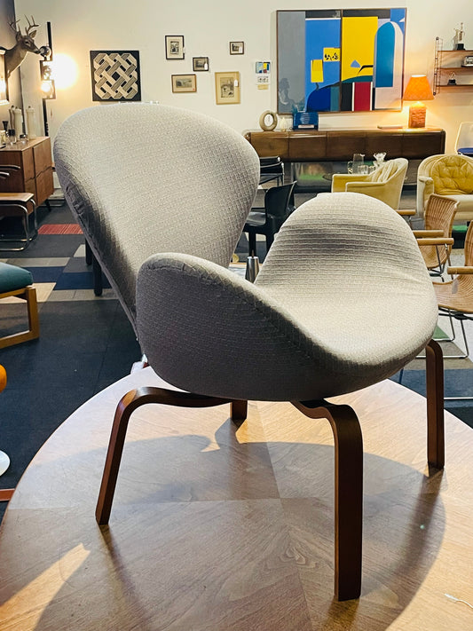 Vintage 'Swan' Chair'